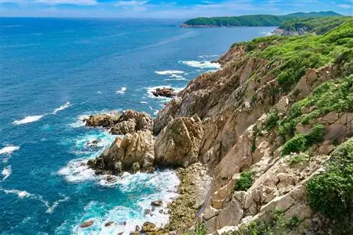 Уатулько, прибрежная зона, расположенная в штате Оахака (Мексика), где предгорья гор Сьерра-Мадре-дель-Сур встречаются с Тихим океаном.