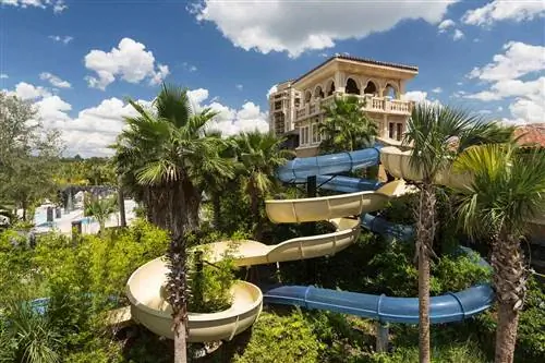 Водная горка на курорте Four Seasons Resort Orlando в W alt Disney World Resort