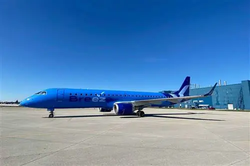 Самолет Breeze Airways