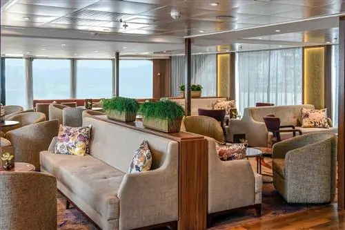 Зона отдыха на борту речного круизного лайнера AmaWaterways