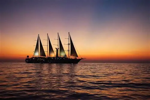 Круизный лайнер Windstar на всех парусах