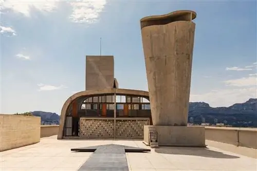 Крыша Cité Radieuse Ле Корбюзье в Марселе, Франция.