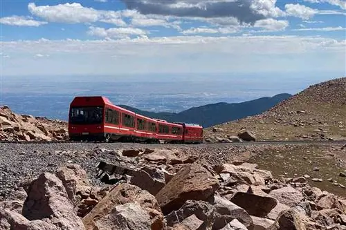 Зубчатая железная дорога Пайкс-Пик в Колорадо