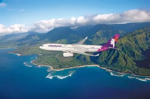 Airbus A330 Hawaiian Airlines пролетает над Гавайями