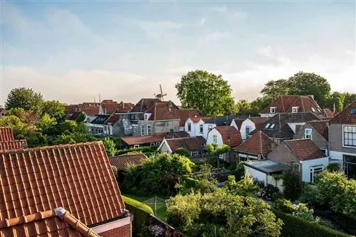 Прогулка по старому голландскому городку Зирикзее со старыми домиками и улицами, Зеландия, Нидерланды