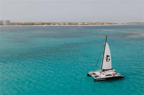Антенна леди Грейс от Ritz Carlton Turks & Caicos Антенна леди Грейс от Ritz Carlton Turks & Caicos