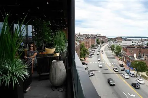 Вид из бара Luna Rooftop в отеле Canopy Portland Waterfront