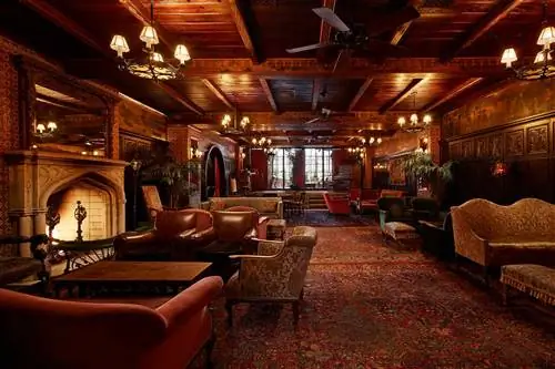Вестибюль в отеле Bowery