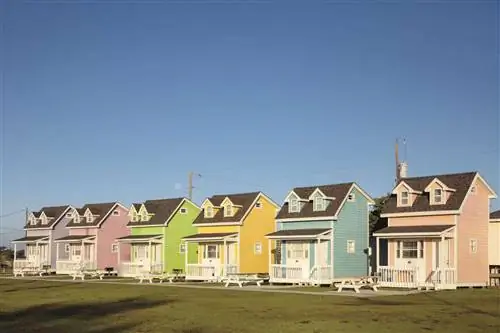 Домики Hatteras Camping Resort в милых пастельных тонах в Outer Banks, Северная Каролина. Домики Hatteras Camping Resort в милых пастельных тонах в Outer Banks, Северная Каролина.