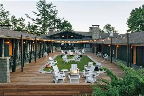 Лужайка у Skyline Lodge в Северной Каролине