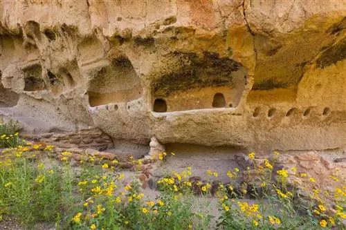 Утес Длинного дома у памятника Банделье
