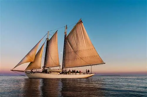 Лучший способ насладиться побережьем штата Мэн на борту этой роскошной шхуны