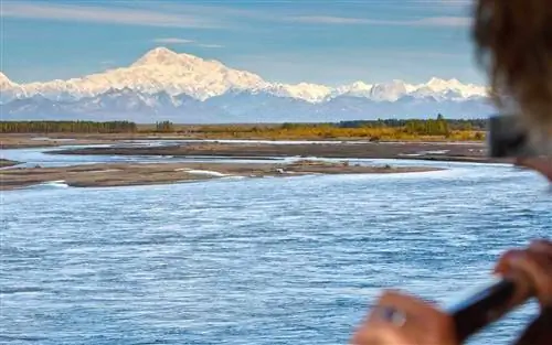 Этот поезд со стеклянным куполом - самый живописный способ посетить национальный парк Денали на Аляске (видео)