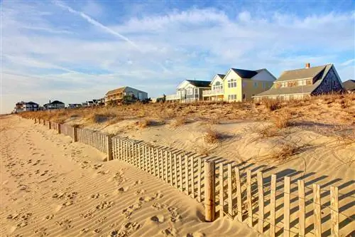 Дьюи-Бич - прибрежный город в восточной части округа Сассекс, штат Делавэр.