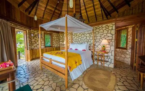 Гостиничный номер Rockhouse Resort & Spa с кроватью с балдахином