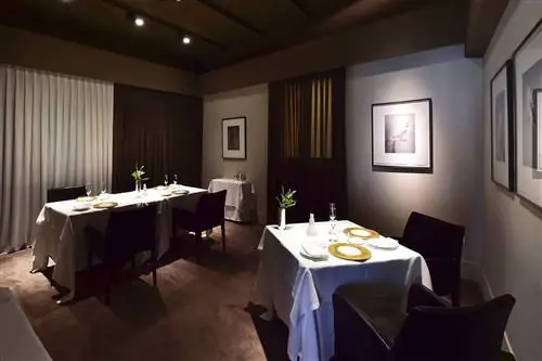Столы в ресторане Osteria Francescana в Модене.