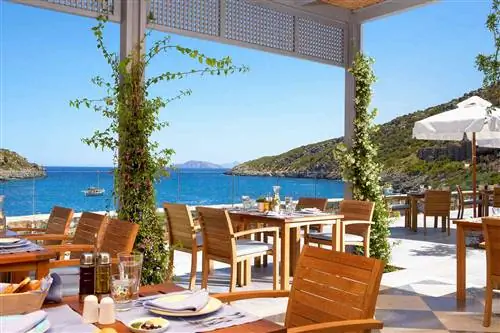 Ресторан Taverna в отеле Daios Cove Luxury Resort & Villas