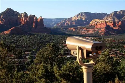 В этом юго-западном городе есть 5-звездочные отели, спа-салоны нового уровня и одни из лучших пешеходных маршрутов в стране
