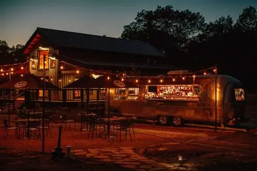 Кэмп Арамони, бутик-кемпинг в Иллинойсе.