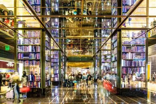 Цифровые произведения искусства на выставке в вестибюле Cosmopolitan Las Vegas