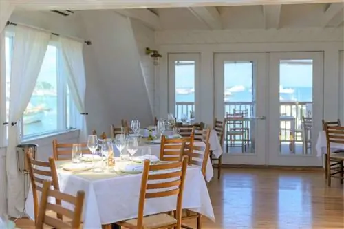 Столовая и вид на Garde East в Marthas Vineyard