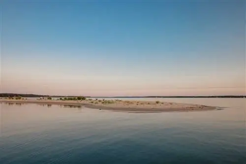 Вид на залив в The Shoals на Лонг-Айленде на закате