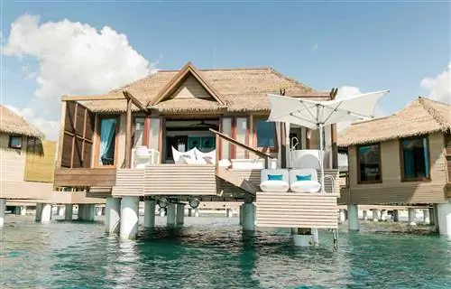 Новые бунгало над водой Sandals South Coast Jamaica