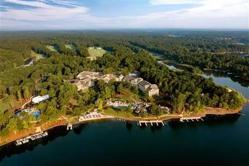 Вид с воздуха на отель Ritz-Carlton Reynolds, озеро Окони