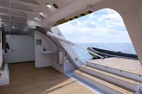 Пристань для яхт и посадка на Зодиак на борту Lindblad Expeditions-National Geographic new National Geographic Islander ll