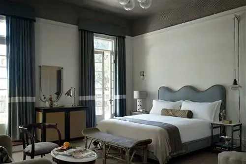 Спальня в отеле Madrona