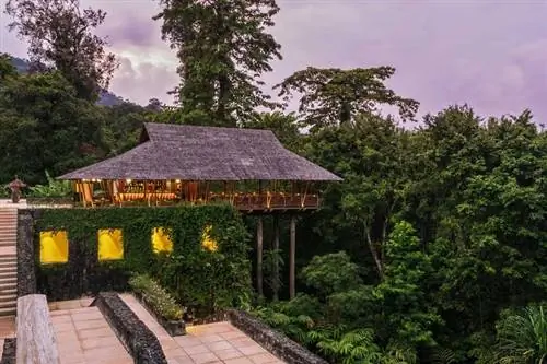 вид на ресторан Pavilion курорта Datai Langkawi в Малайзии