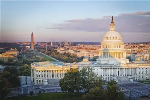 Здание Капитолия США, Национальная аллея и северо-запад Вашингтона на рассвете из Библиотеки Конгресса, Вашингтон, округ Колумбия, США