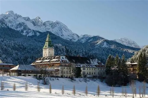 Schloss Elmau, роскошный отель у подножия гор Веттерштайн недалеко от Гармиш-Партенкирхена.