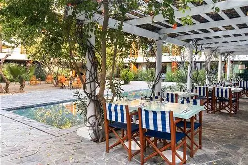 Открытый ресторан Courtyard в отеле Baja Club La Paz