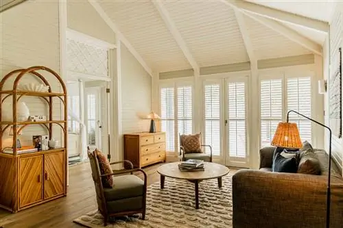 Гостиная в жилых помещениях Soho House Canouan.