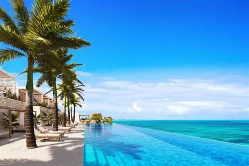 Бассейн в Grace Bay Resorts