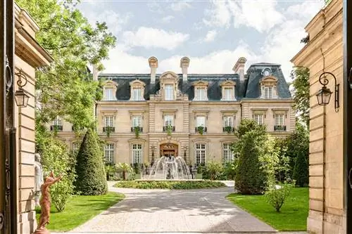 Этот отель Château в Париже только что полностью изменил дизайн - с одним из самых достойных Instagram баров, которые мы когда-либо видели