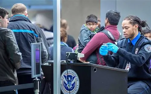 Контрольно-пропускной пункт в аэропорту IAD-Washington Dulles