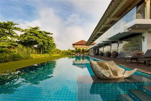 Бассейн на курорте Anantara Kalutara Resort, Шри-Ланка