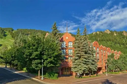 Внешний вид курорта St. Regis Aspen