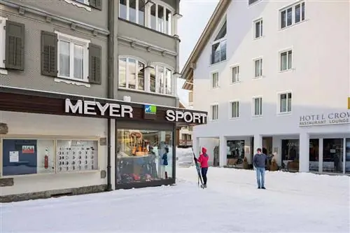 Магазин Meyer Sport в центре Андерматта, Швейцария.