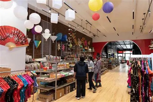 Магазин Pearl River Mart внутри