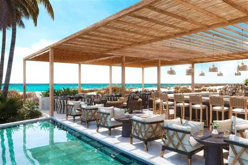 Ужин у бассейна в Etereo, Auberge Resorts Collection Ужин у бассейна в Etereo, Auberge Resorts Collection
