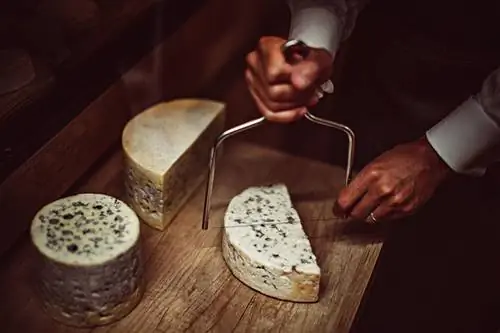 Пещера сырного погреба в Le Bristol в Париже