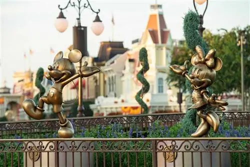 Золотые скульптуры Микки Мауса и Минни Маус «Disney Fab 50»