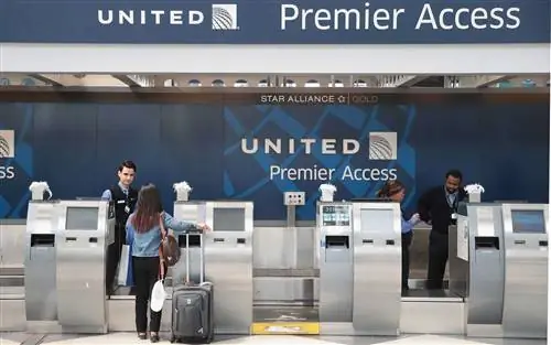 Руководство по тарифам на провоз багажа United Airlines, включая советы о том, как сэкономить деньги