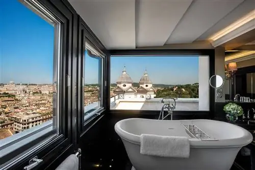 Ванная в пентхаусе Hassler в отеле Hassler Roma