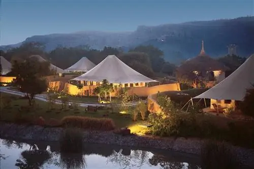 Курорт Oberoi Vanyavilas Wildlife Resort, Рантамбхор