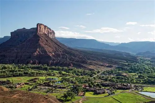 Вид с воздуха на курорт Gateway Canyons Resort в Колорадо
