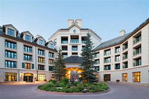 Внешний вход в Park Hyatt Beaver Creek в Колорадо